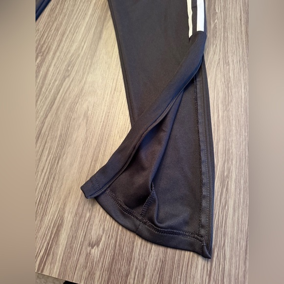 Adidas women’s joggers - Picture 10 of 10